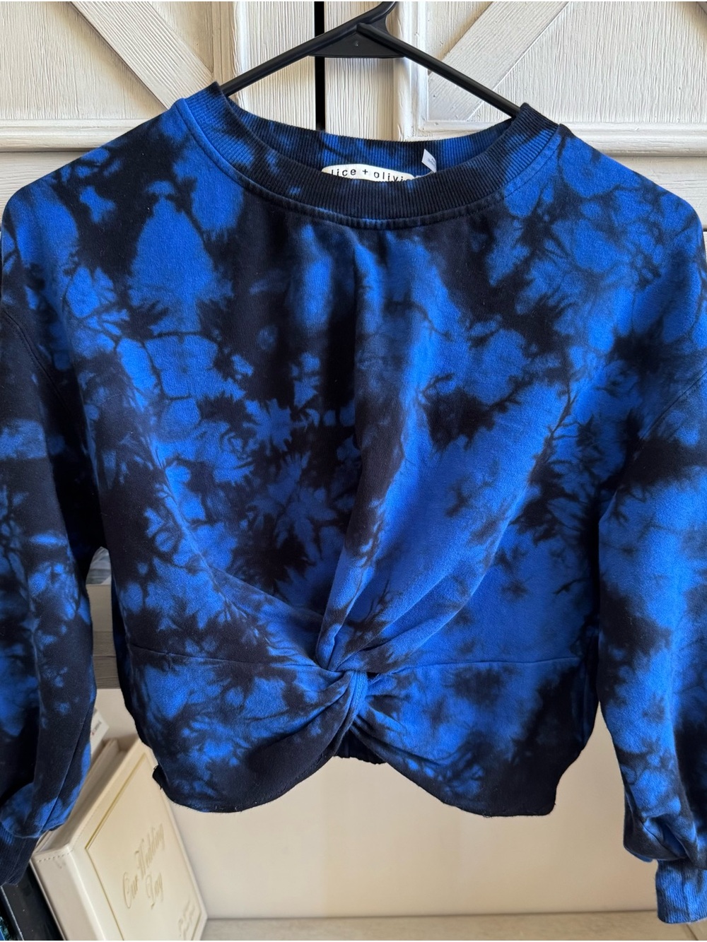 Alice + Olivia Black and Blue Tie-Dye Knot-Front Cropped Sweatshirt